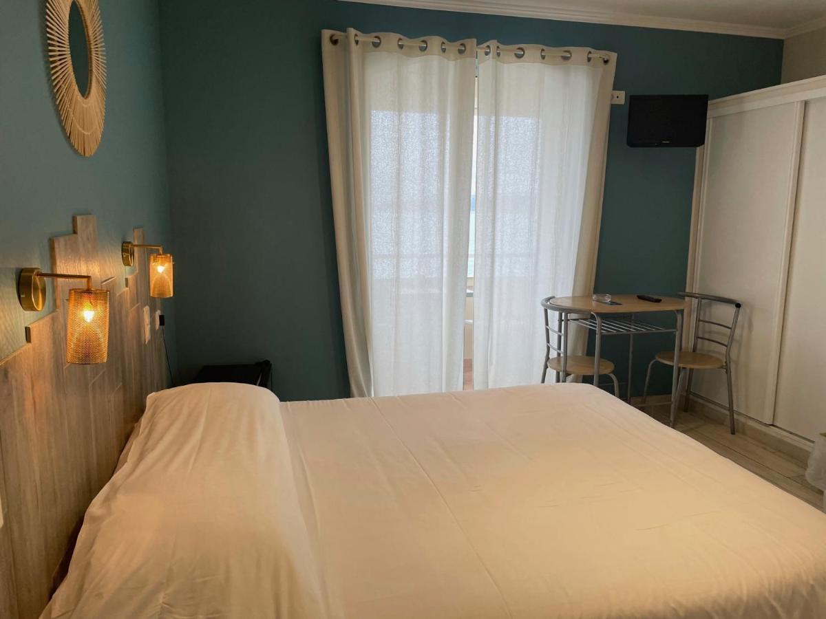 Au Tapis De Sable Hotel Saint-Cyr-sur-Mer Kültér fotó