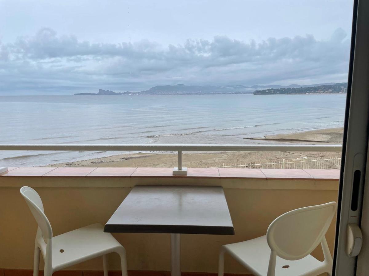 Au Tapis De Sable Hotel Saint-Cyr-sur-Mer Kültér fotó