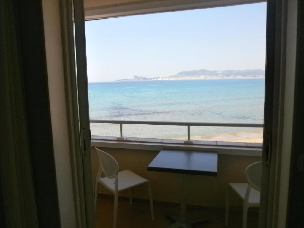 Au Tapis De Sable Hotel Saint-Cyr-sur-Mer Szoba fotó